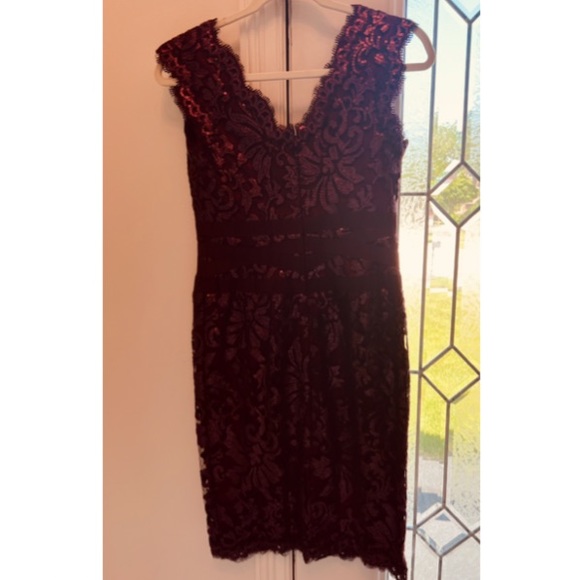 TADASHI SHOJI PAILLETTE EMBROIDERED LACE NECK CAP SLEEVE DRESS - SZ 6 - Picture 3 of 5